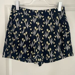 Ann Taylor LOFT Flat Front Pockets Shorts Navy Yellow Floral Pockets Size 0